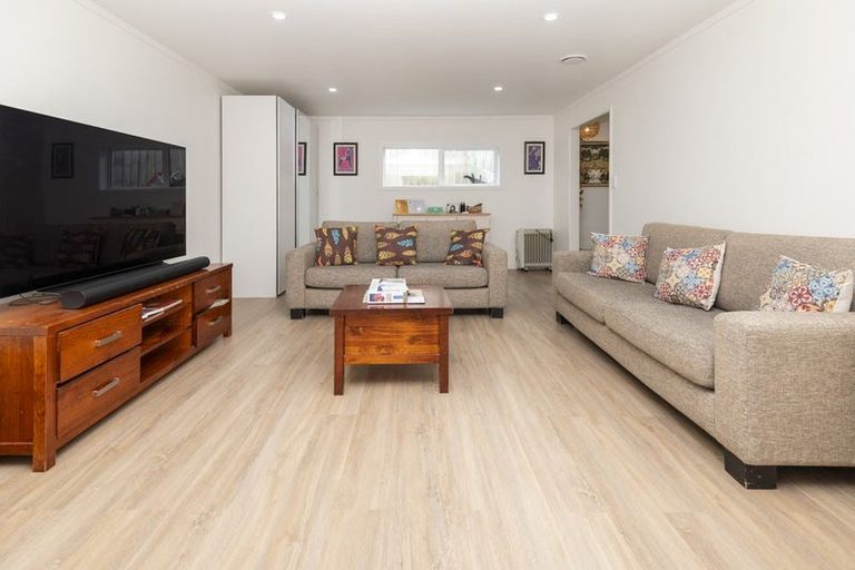 Photo of property in 12 Cheriton Road, Mellons Bay, Auckland, 2014