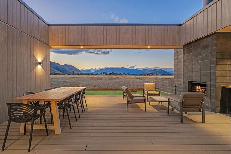 Photo of property in 27 Rubus Street, Wanaka, 9382