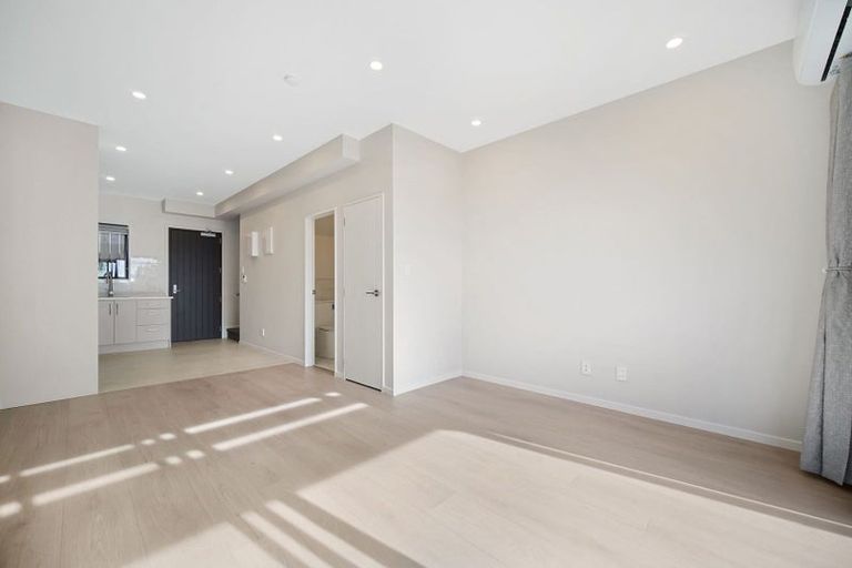 Photo of property in 3/65 Moire Road, Massey, Auckland, 0614