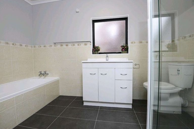 Photo of property in 29 Cairngorm Place, Highland Park, Auckland, 2010