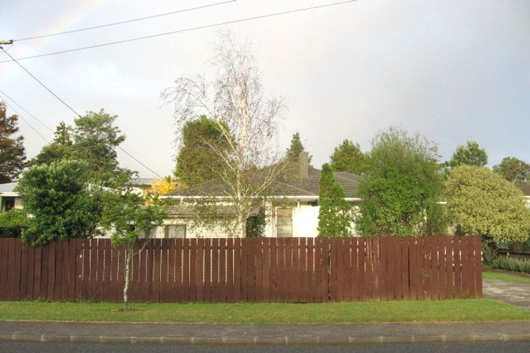 Photo of property in 104 Vodanovich Road, Te Atatu South, Auckland, 0610