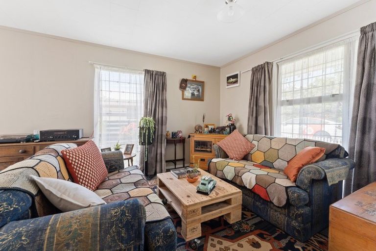 Photo of property in 6 Waterloo Place, Westown, New Plymouth, 4310