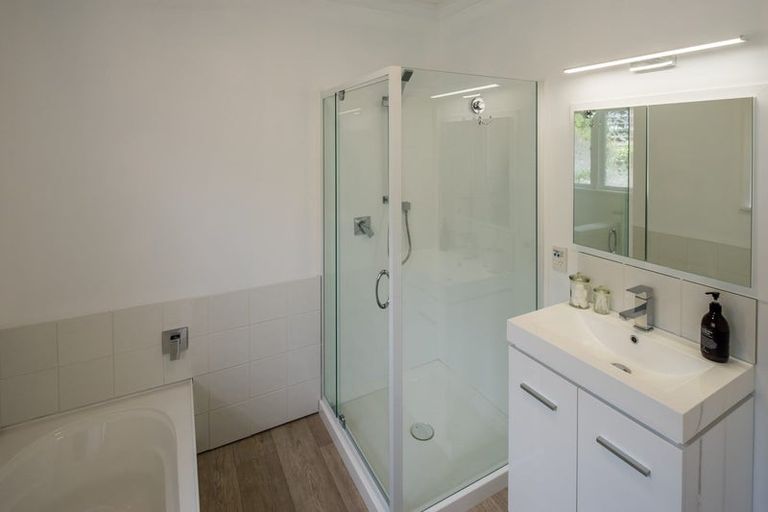 Photo of property in 25 Ashleigh Crescent, Miramar, Wellington, 6022