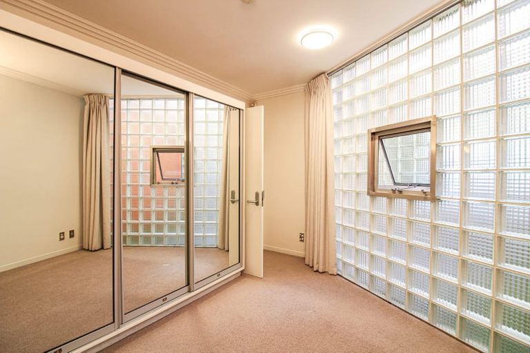 Photo of property in 2/226 Oriental Parade, Oriental Bay, Wellington, 6011
