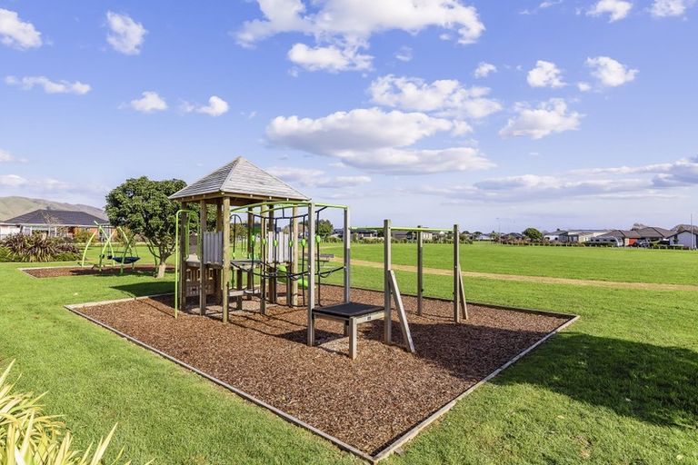 Photo of property in 35 Pohe Street, Waikanae, 5036