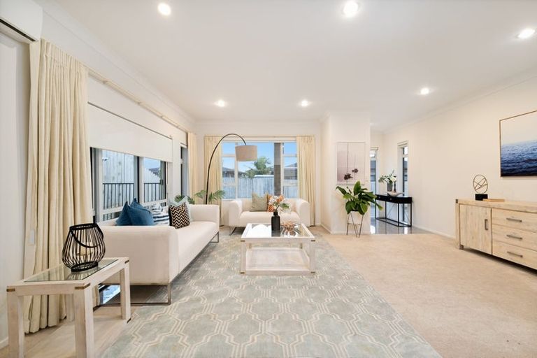 Photo of property in 16 Midhurst Avenue, Henderson, Auckland, 0612