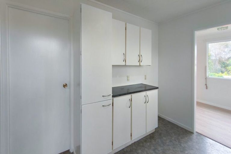 Photo of property in 10 Mile Place, Henderson, Auckland, 0612