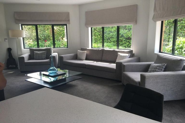 Photo of property in 92a Ranfurly Road, Alfriston, Auckland, 2105