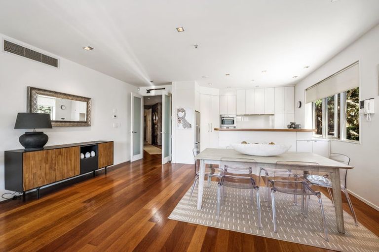 Photo of property in 1/7 The Promenade, Takapuna, Auckland, 0622