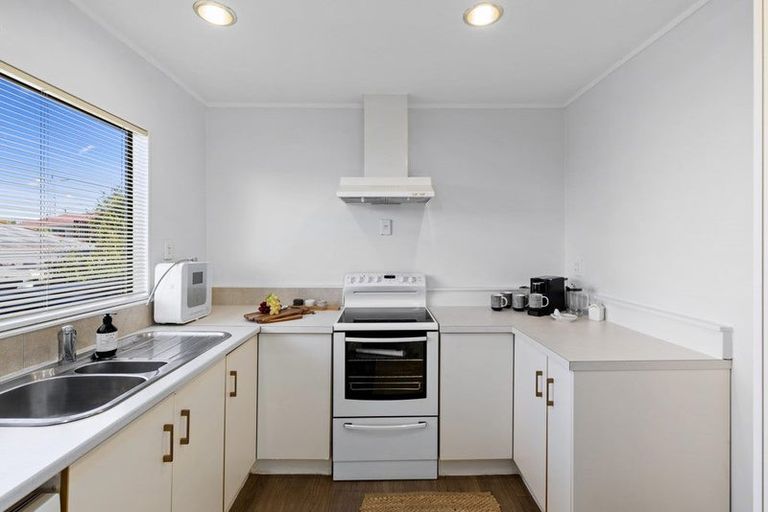 Photo of property in 2/18 Edgeworth Road, Glenfield, Auckland, 0629