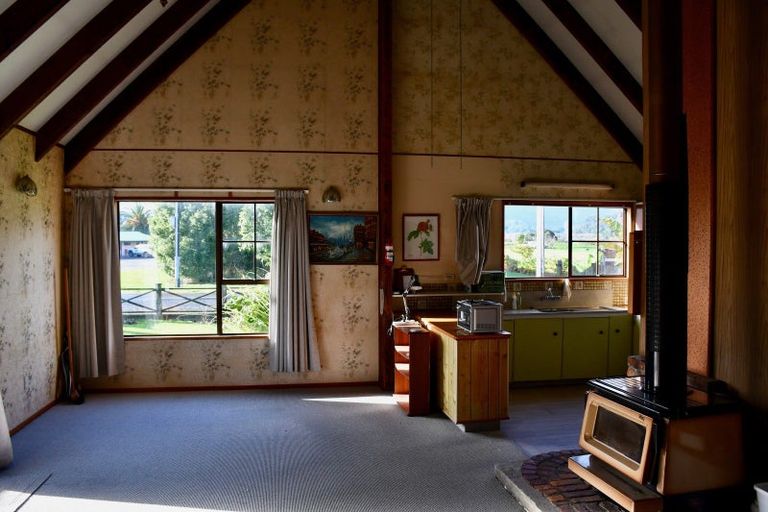 Photo of property in 27 Wharf Road, Karamea, 7893