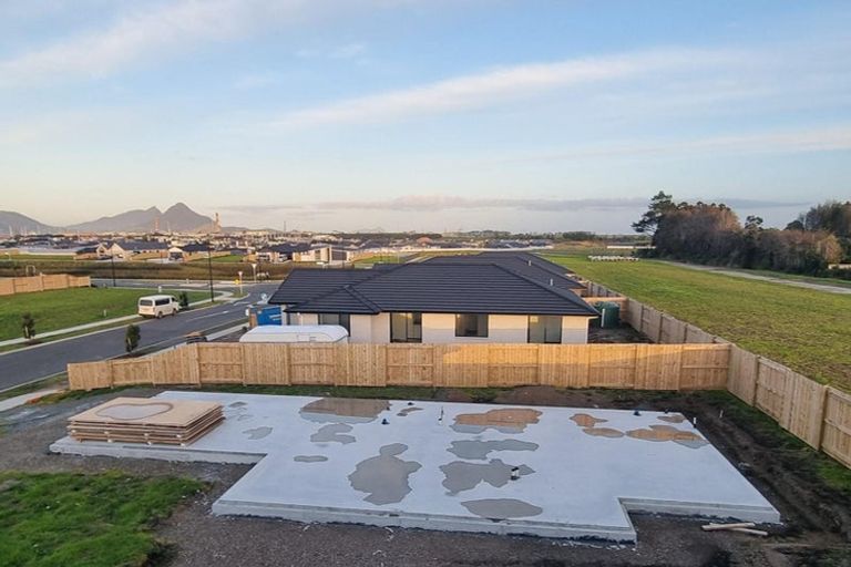 Photo of property in 57 Te Taniwha Road, One Tree Point, 0118