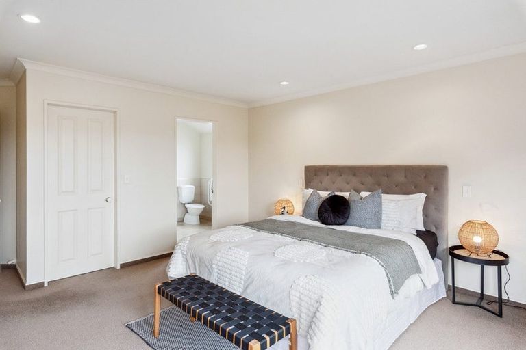 Photo of property in 26 Quadrant Heights, Paraparaumu, 5032