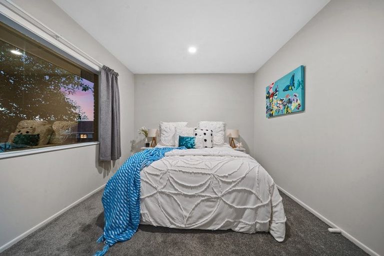 Photo of property in 6 Youngs Road, Papakura, 2110