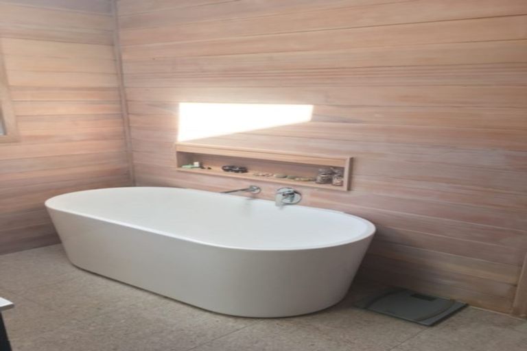 Photo of property in 18 Rahui Road, Greenhithe, Auckland, 0632