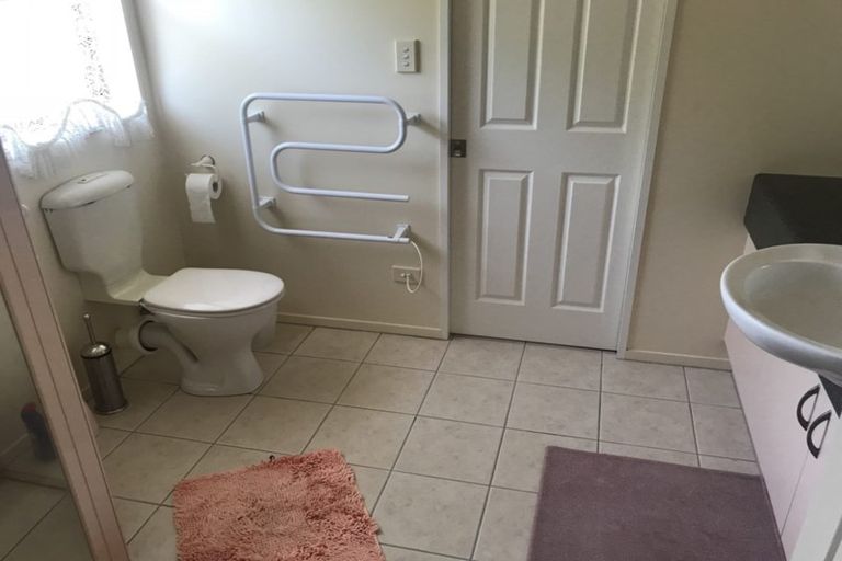 Photo of property in 75 Onetaunga Road, Chatswood, Auckland, 0626