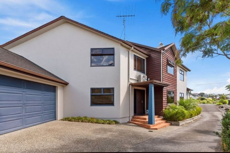 Photo of property in 18 Beulah Avenue, Rothesay Bay, Auckland, 0630