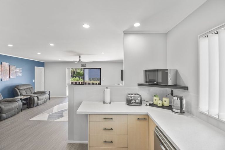 Photo of property in 96 Brian Crescent, Stanmore Bay, Whangaparaoa, 0932