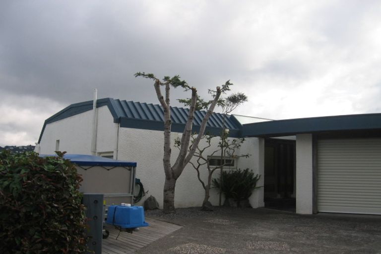Photo of property in 2 Zaida Way, Maupuia, Wellington, 6022