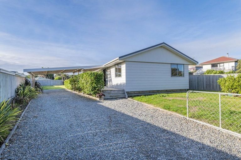 Photo of property in 7 Eruini Street, Waikanae Beach, Waikanae, 5036