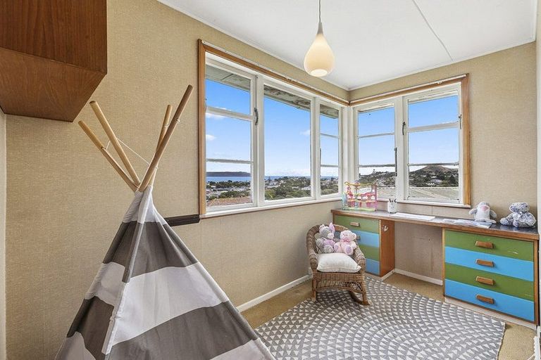 Photo of property in 15 Spur Grove, Titahi Bay, Porirua, 5022