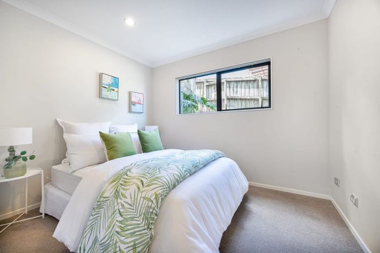 Photo of property in 2 Bangla Place, Massey, Auckland, 0614