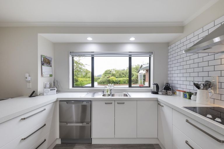 Photo of property in 234 Polson Hill Drive, Aokautere, Palmerston North, 4471