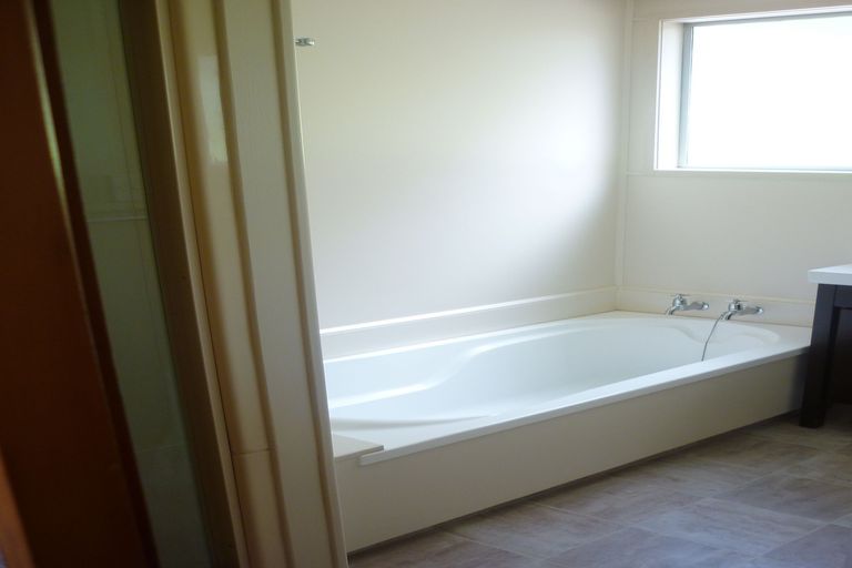 Photo of property in 18 Clyma Place, Massey, Auckland, 0614