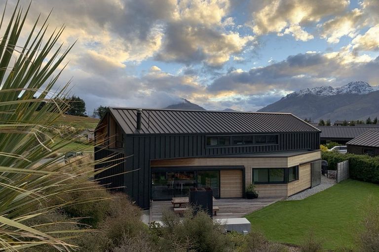 Photo of property in 4 Pendeen Crescent, Jacks Point, Queenstown, 9371