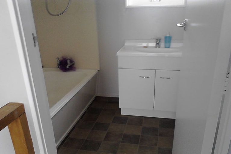 Photo of property in 6/55 Apu Crescent, Lyall Bay, Wellington, 6022