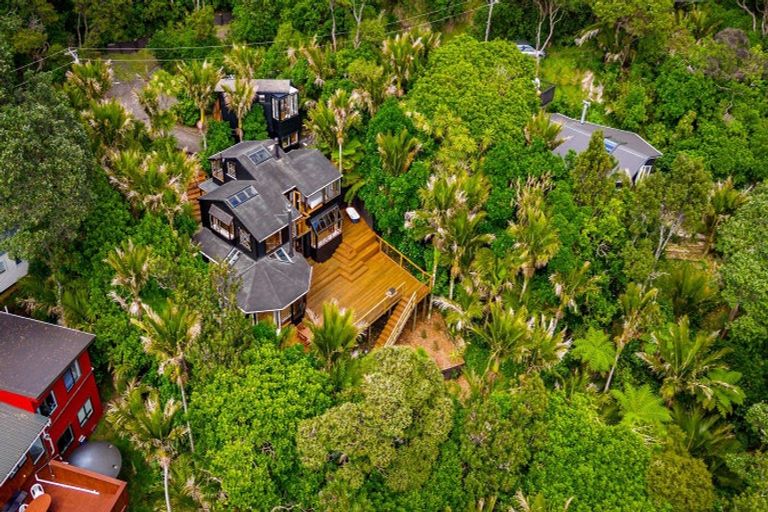 Photo of property in 55 Rayner Road, Piha, New Lynn, 0772