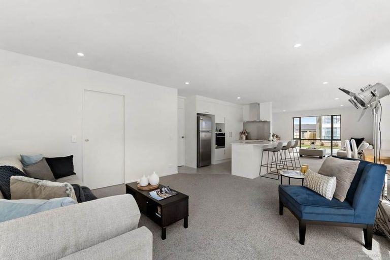 Photo of property in 6 Aeronautic Road, Takanini, 2112