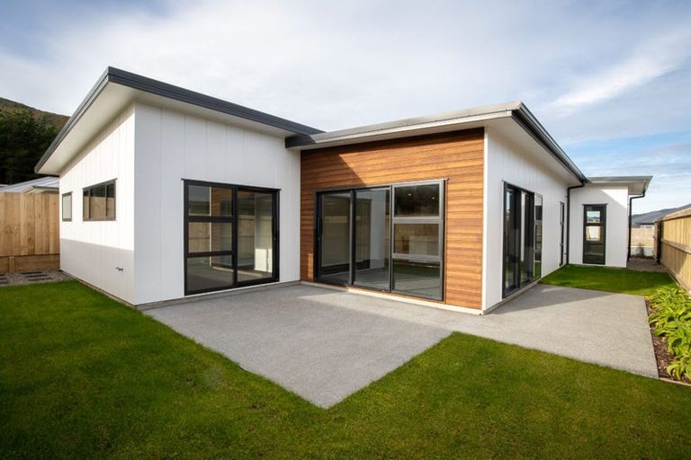 Photo of property in 48 Te Ara O Roimata, Wainuiomata, Lower Hutt, 5014