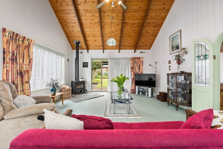 Photo of property in 35 Manu Crescent, Upper Vogeltown, New Plymouth, 4310