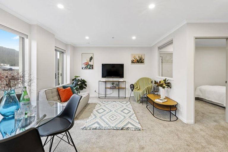 Photo of property in Terrace Heights Apartments, 10a/163 The Terrace, Wellington Central, Wellington, 6011