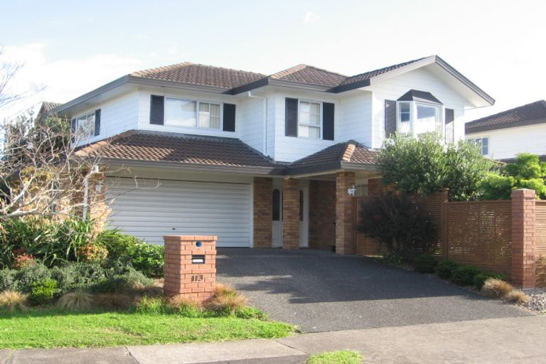 Photo of property in 1/113 Wiseley Road, West Harbour, Auckland, 0618