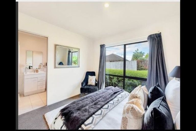 Photo of property in 30 Zefiro Drive, Massey, Auckland, 0614