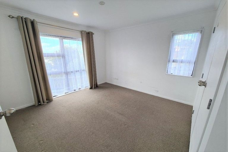 Photo of property in 28 Beauchamp Drive, Massey, Auckland, 0614