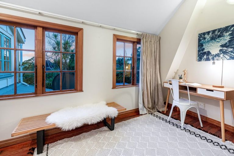 Photo of property in 28 Kiriwai Road, Paremata, Porirua, 5024