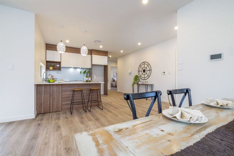 Photo of property in 23 Mcindoe Road, Kumeu, 0810