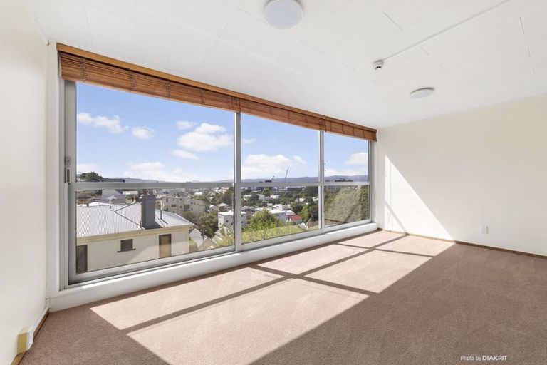Photo of property in 4/24 Patanga Crescent, Thorndon, Wellington, 6011
