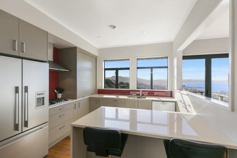 Photo of property in 46 Apuka Street, Brooklyn, Wellington, 6021