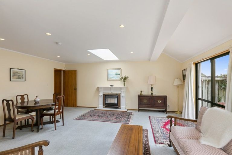 Photo of property in 2 Scorian Close, Karori, Wellington, 6012