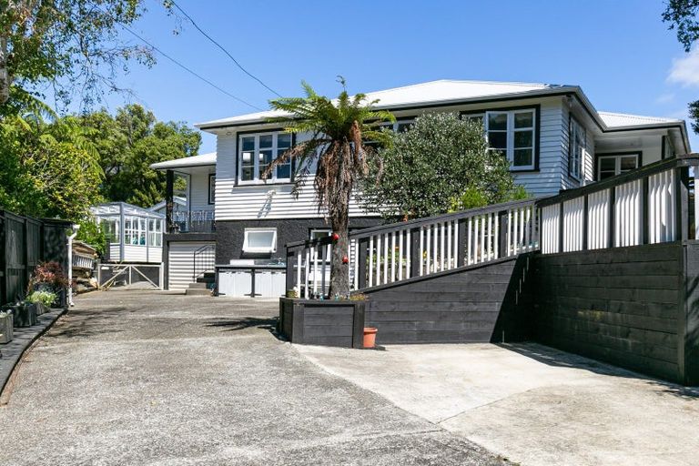 Photo of property in 54 Collins Avenue, Tawa, Wellington, 5028