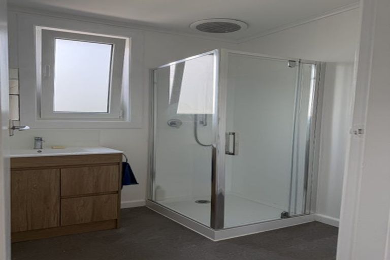 Photo of property in 40 Rambler Crescent, Beach Haven, Auckland, 0626
