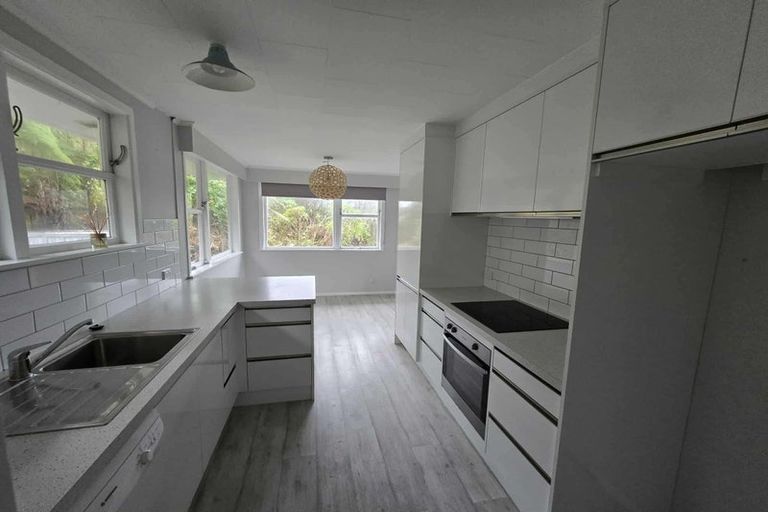 Photo of property in 6 Wyndham Road, Pinehaven, Upper Hutt, 5019
