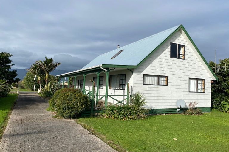 Photo of property in 27 Wharf Road, Karamea, 7893