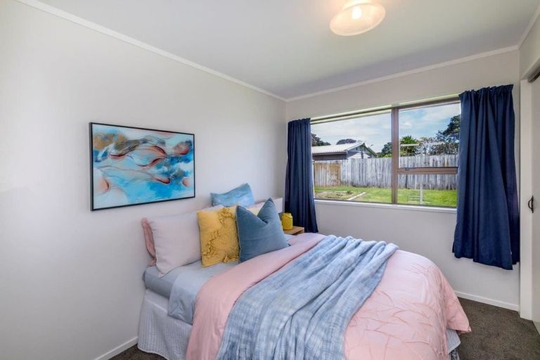Photo of property in 18 Reeves Street, Waikanae Beach, Waikanae, 5036