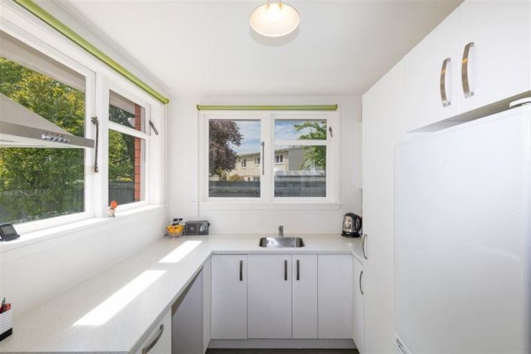 Photo of property in 33 Guildford Street, Burnside, Christchurch, 8053