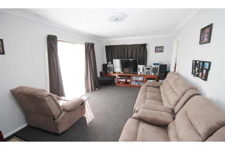 Photo of property in 71 Chichester Drive, Rosehill, Papakura, 2113